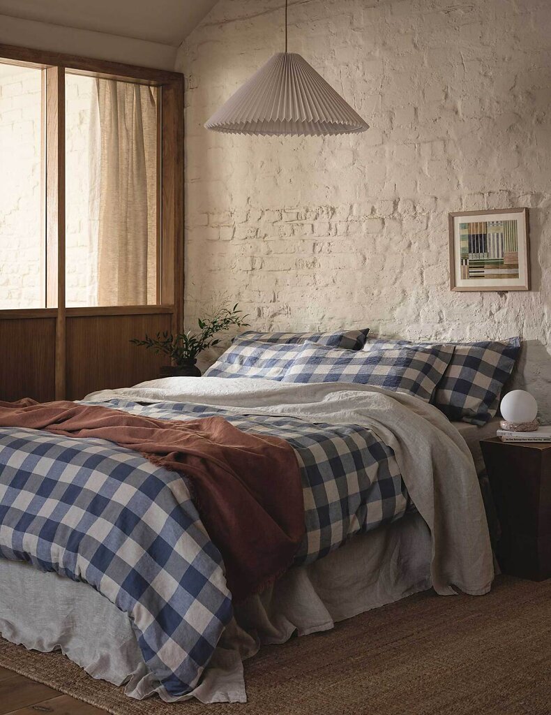 Jon-Day-Photography-wwwjondayphotographycom-PigletinBed-AW24-001.jpg