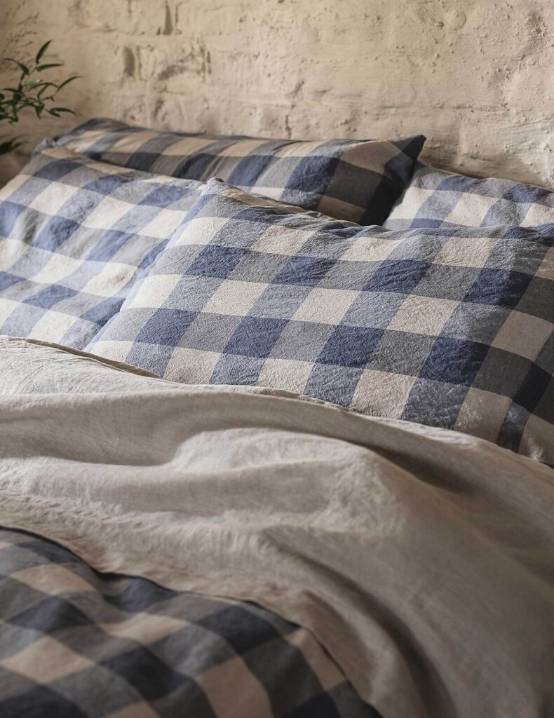 Jon-Day-Photography-wwwjondayphotographycom-PigletinBed-AW24-002.jpg